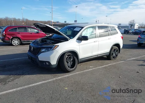 2021 Honda Passport Awd Sport z USA, uszkodzony, nr VIN 5FNYF8H23MB021311